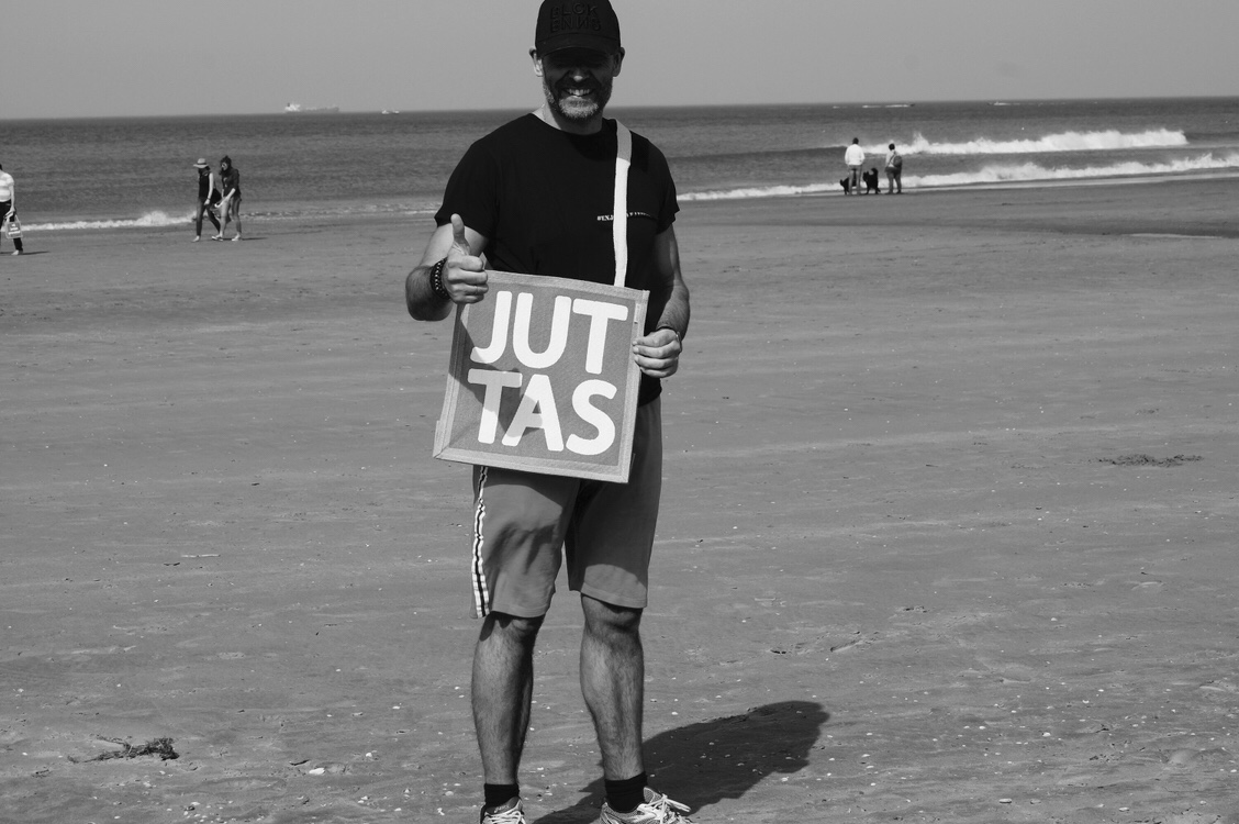 Beach clean-up & opening Grondstofjutters Scheveningen